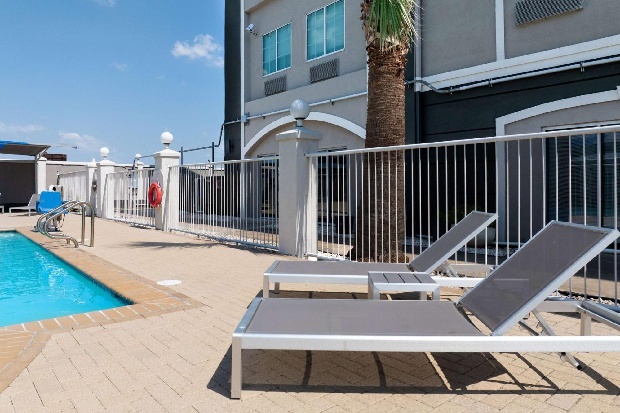 La Quinta Inn Suites By Wyndham Raymondville Harlingen Exterior foto